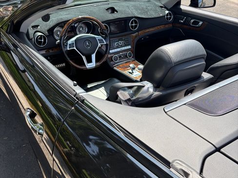 Used 2013 Mercedes-Benz SL 550 w/ Premium Pkg image 16