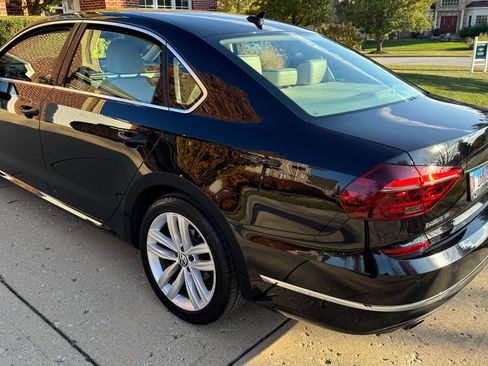 Used 2018 Volkswagen Passat 2.0T SE image 2