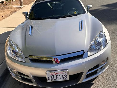 Used 2009 Saturn Sky w/ Premium Trim Package image 2