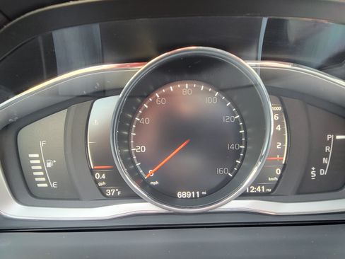 Used 2017 Volvo S60 T5 Inscription image 15