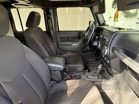 Used 2014 Jeep Wrangler Unlimited Sport w/ Connectivity Group AWD/4WD image 10