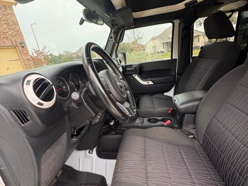 Used 2012 Jeep Wrangler Unlimited Sport image 8