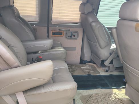 Used 2003 Chevrolet Express 1500 w/ Preferred Equipment Group 4 image 6