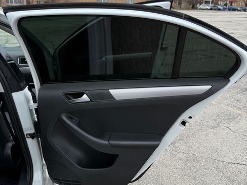 Used 2017 Volkswagen Jetta SE image 13