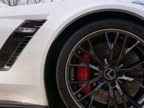 Used 2015 Chevrolet Corvette Z06 w/ Z07 Performance Package image 15