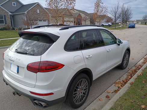 Used 2016 Porsche Cayenne S image 22