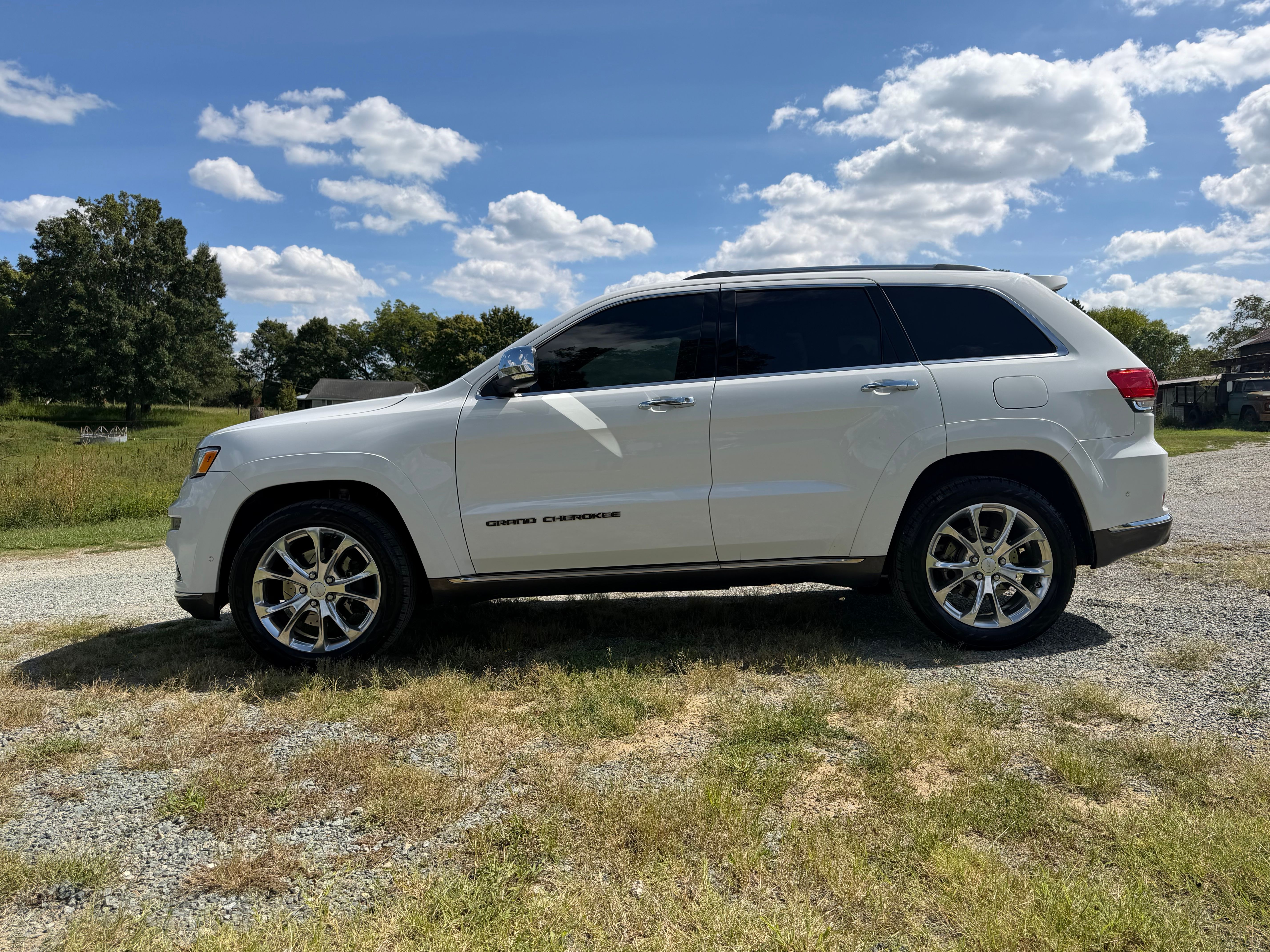 Used 2019 Jeep Grand Cherokee Summit AWD/4WD image 2