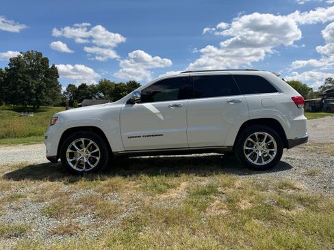 Used 2019 Jeep Grand Cherokee Summit AWD/4WD image 2