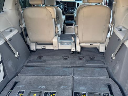 Used 2015 Toyota Sienna XLE image 18