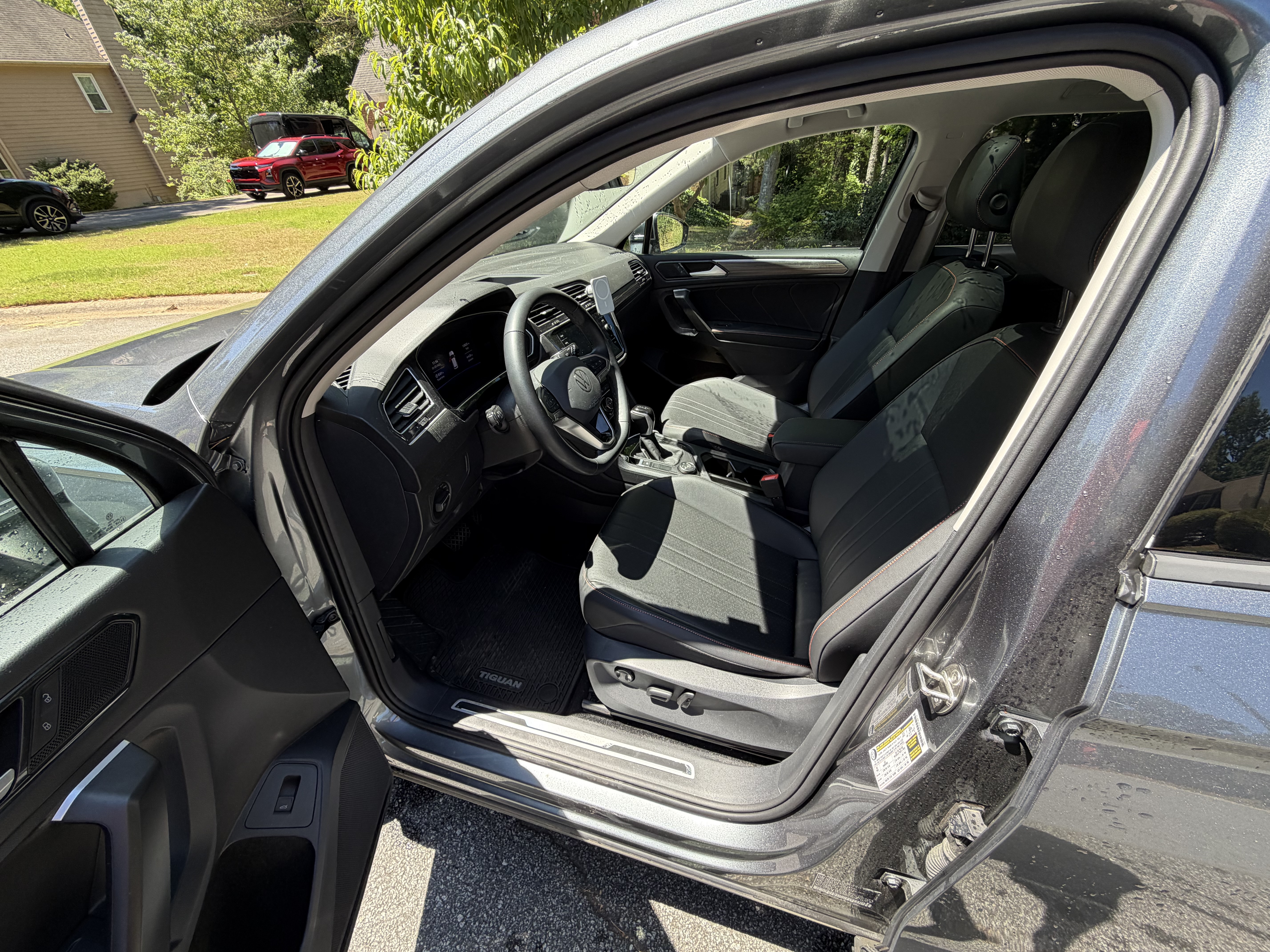 Used 2024 Volkswagen Tiguan Wolfsburg Edition w/ Panoramic Sunroof Package AWD/4WD image 5