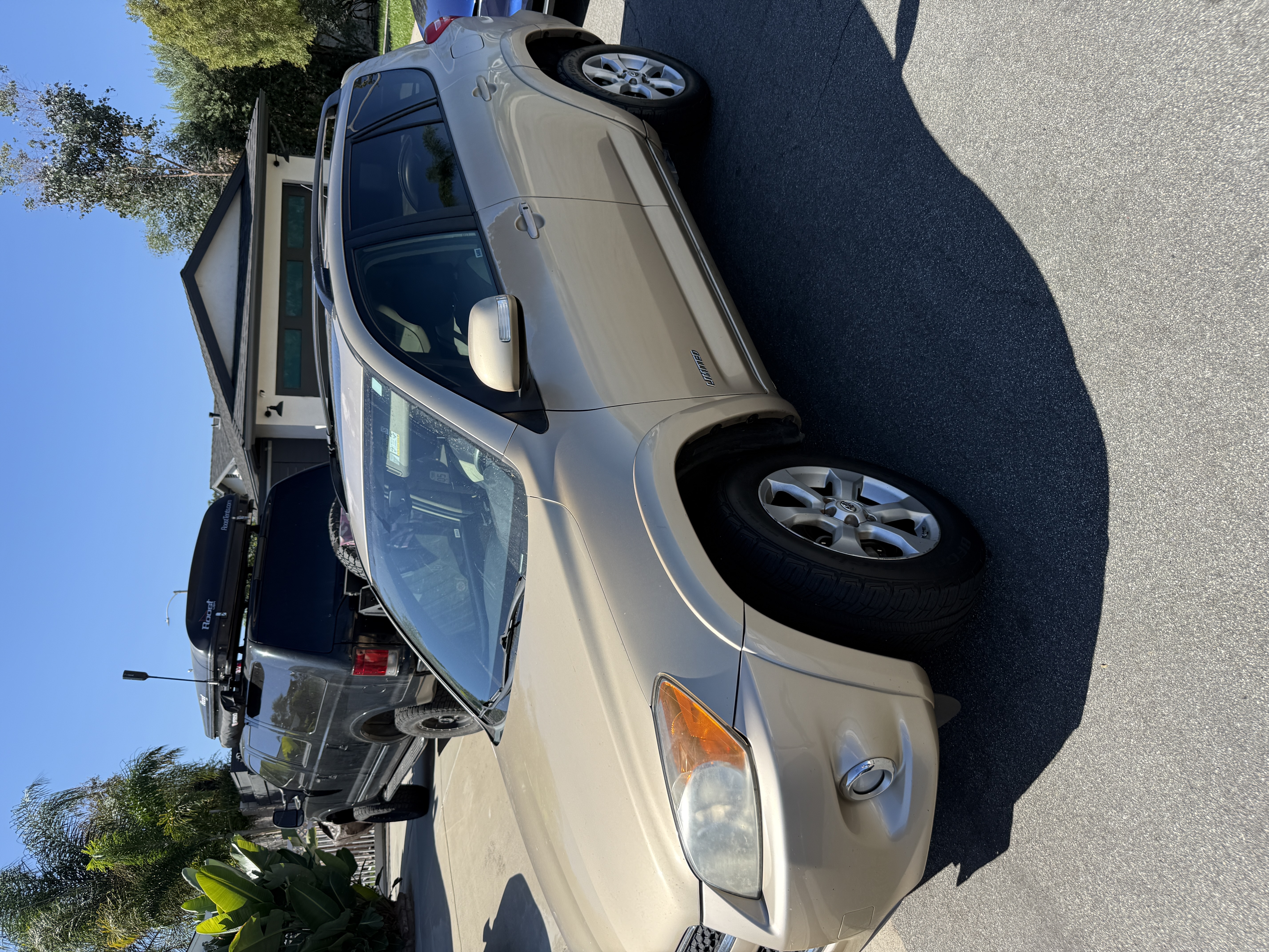 Used 2011 Toyota RAV4 Limited AWD/4WD image 4