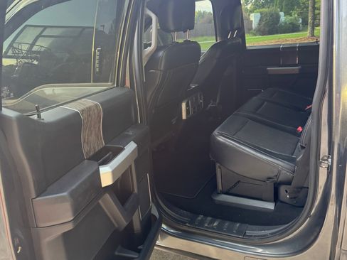 Used 2019 Ford F250 Lariat w/ Lariat Value Package AWD/4WD image 12
