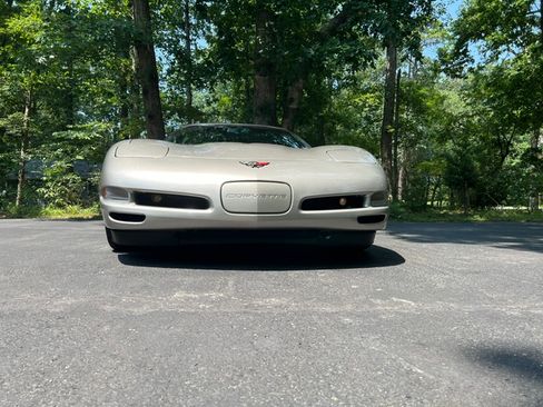 Used 2002 Chevrolet Corvette Convertible w/ Preferred Equipment Group2 RWD image 10