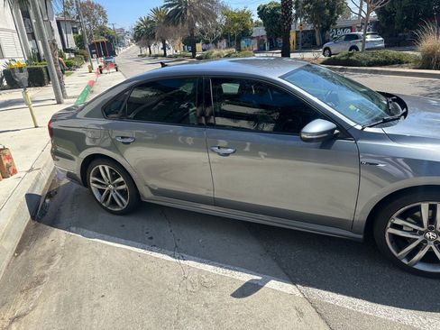 Used 2018 Volkswagen Passat 2.0T R-Line FWD image 9