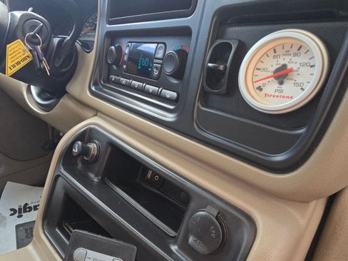 Used 2006 GMC Sierra 2500 SLT w/ Heavy-Duty Power Package AWD/4WD image 6