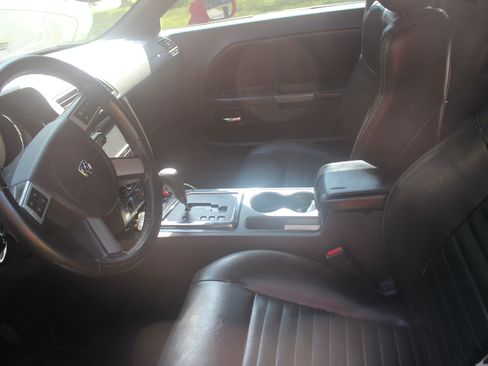 Used 2010 Dodge Challenger R/T image 6