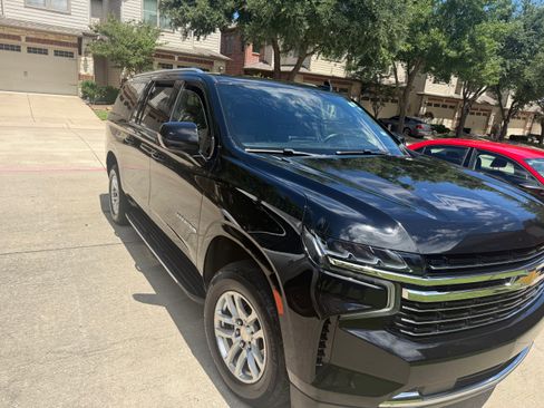 Used 2021 Chevrolet Suburban LT RWD image 5