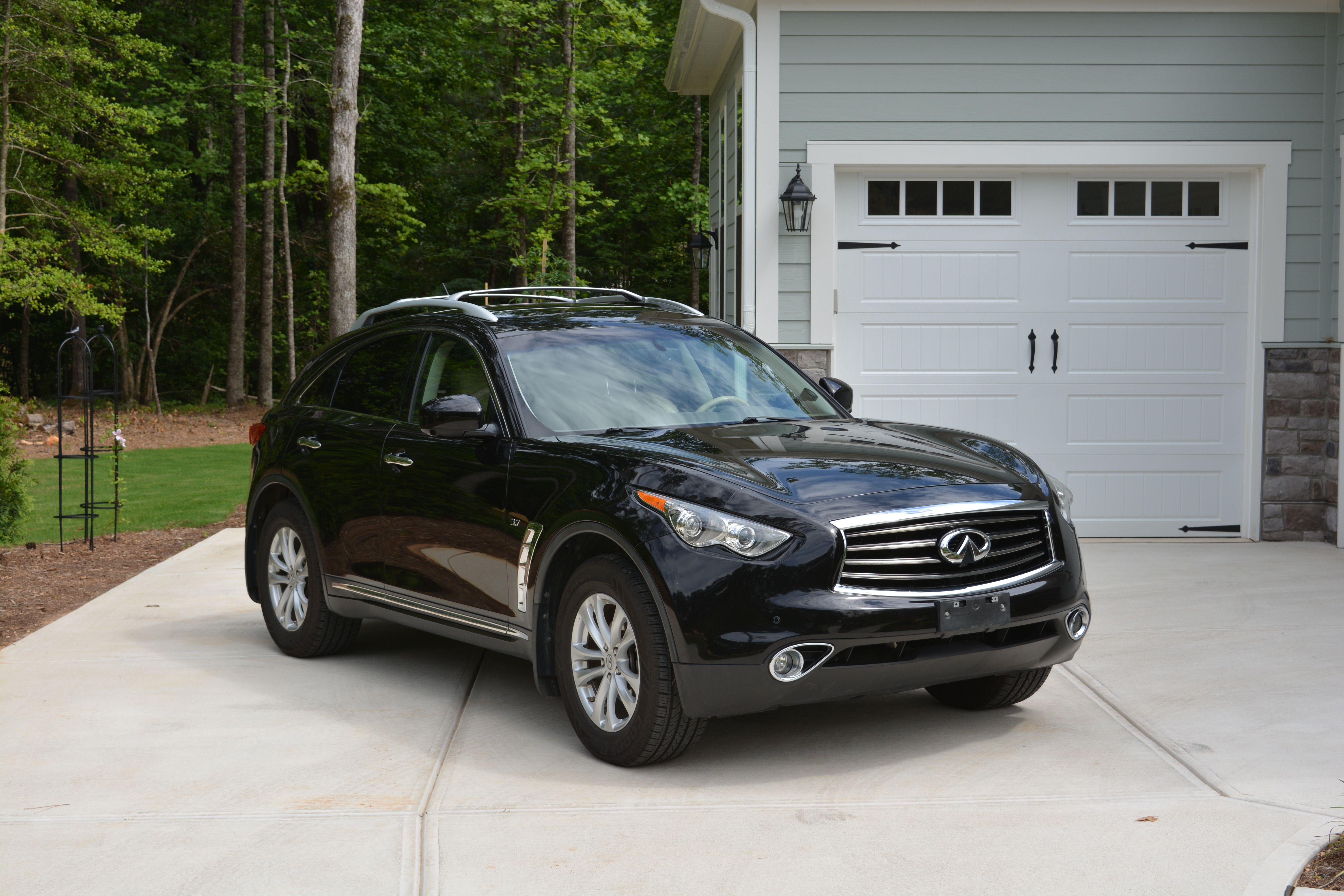 Used 2014 INFINITI QX70 AWD w/ Premium Package image 1
