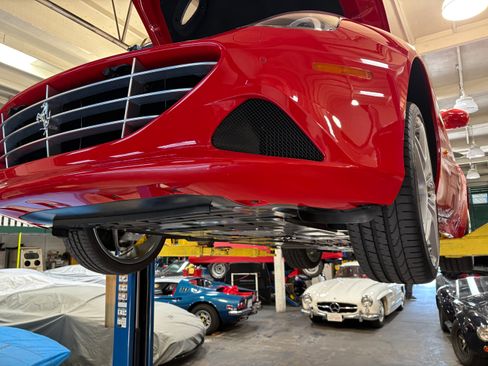 Used 2015 Ferrari California T RWD image 22