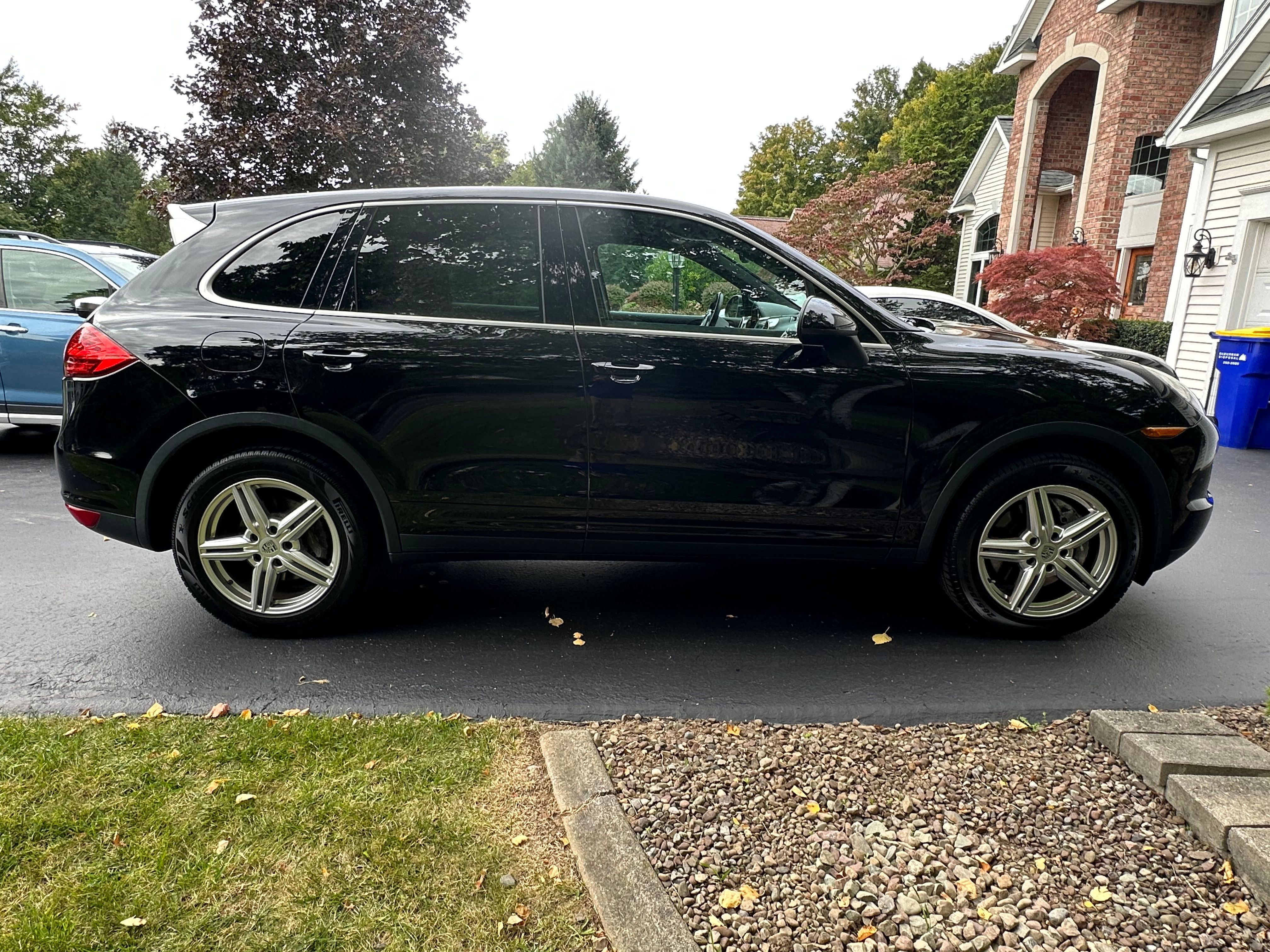 Used 2014 Porsche Cayenne Platinum Edition AWD/4WD image 4