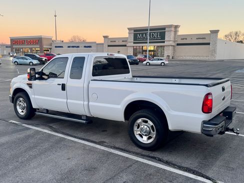 Used 2010 Ford F250 XLT image 2
