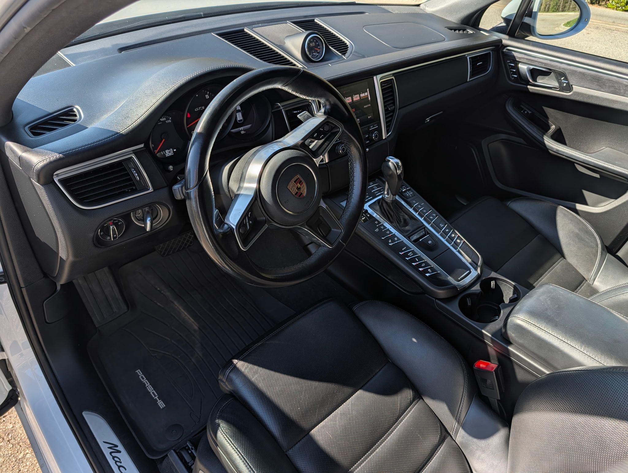 Used 2017 Porsche Macan GTS AWD/4WD image 9