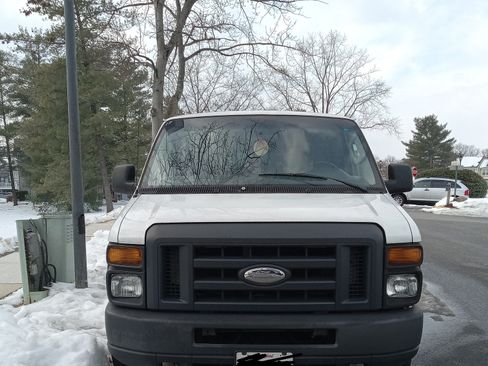 Used 2014 Ford E-350 and Econoline 350 XL w/ Power Windows & Locks Group image 1