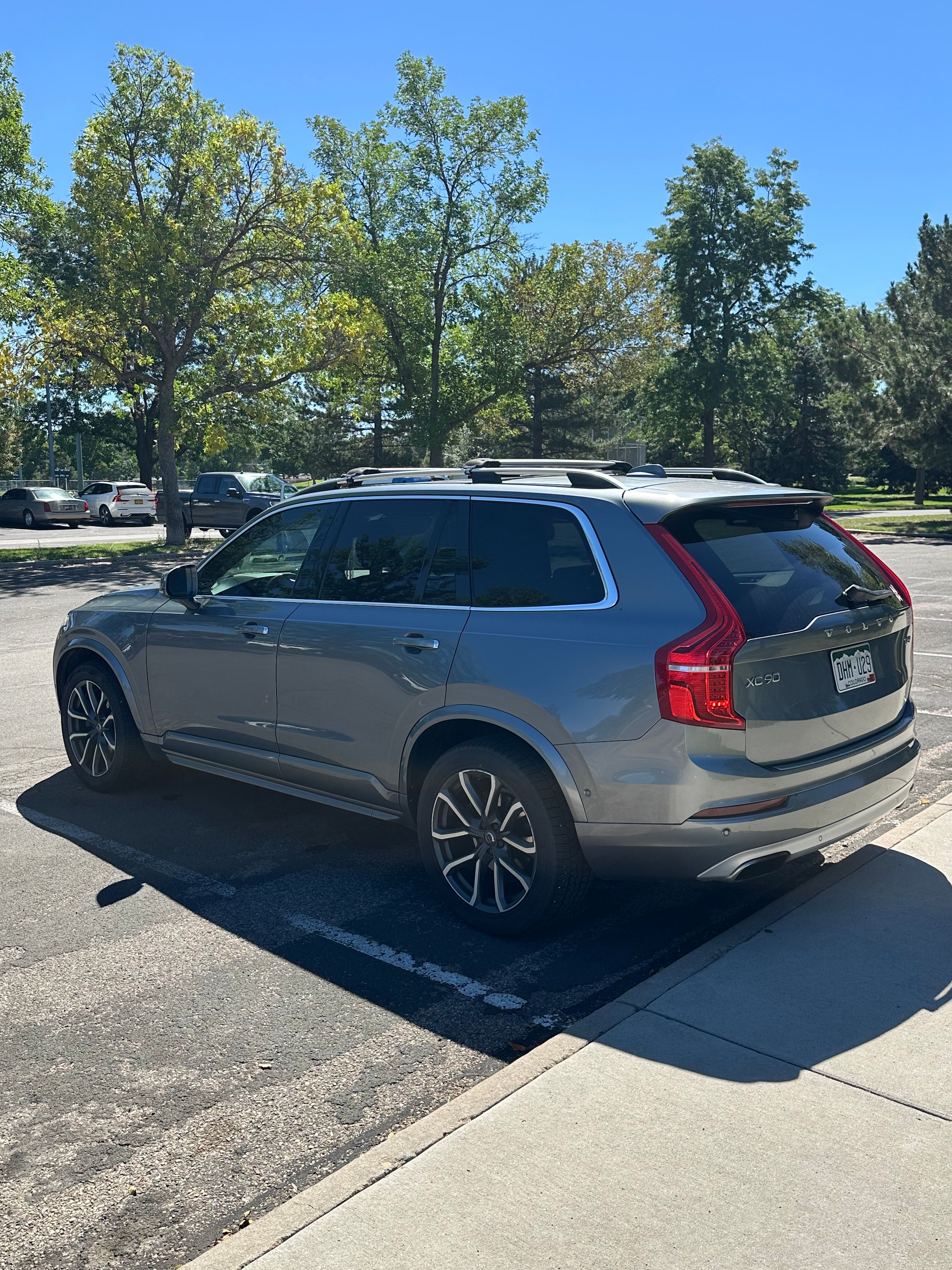 Used 2016 Volvo XC90 T6 Momentum w/ Momentum Plus Package AWD/4WD image 6