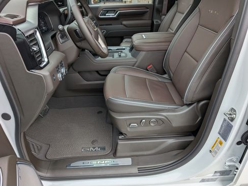 Used 2025 GMC Sierra 2500 Denali image 11