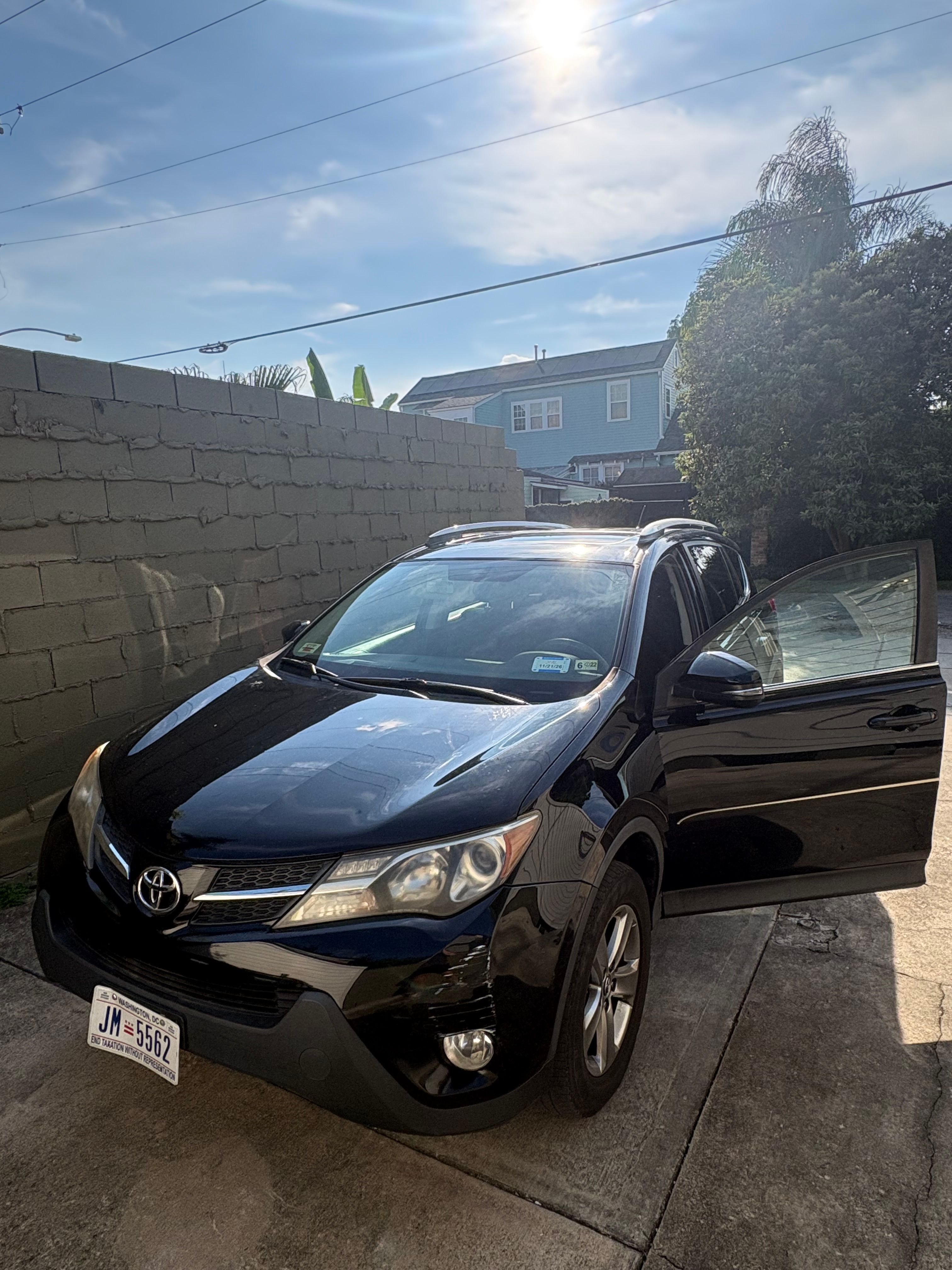 Used 2015 Toyota RAV4 XLE AWD/4WD image 1
