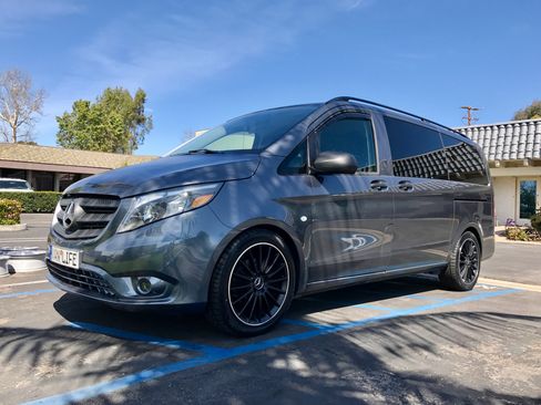 Used 2016 Mercedes-Benz Metris Passenger image 5