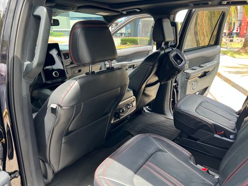 Used 2024 Ford Expedition Limited image 8