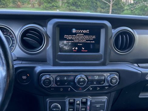 Used 2018 Jeep Wrangler Unlimited Sport S AWD/4WD image 28