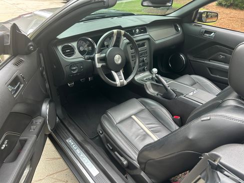 Used 2010 Ford Mustang GT Premium RWD image 13