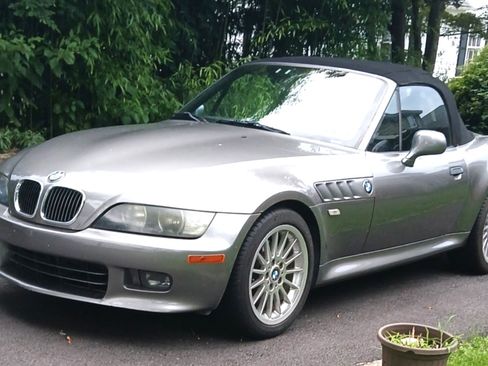 Used 2002 BMW Z3 3.0i RWD image 2