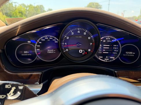 Used 2018 Porsche Panamera 4 AWD/4WD image 15