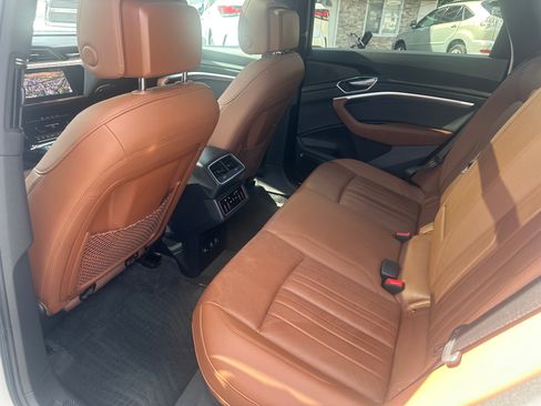 Used 2019 Audi e-tron Premium Plus image 8