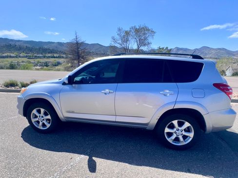 Used 2009 Toyota RAV4 Limited image 1