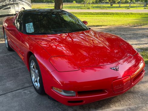 Used 2004 Chevrolet Corvette Coupe RWD image 1
