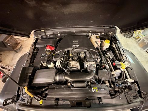 Used 2020 Jeep Gladiator Overland AWD/4WD image 19