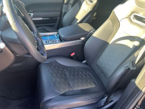 Used 2018 Land Rover Range Rover Sport SVR image 21
