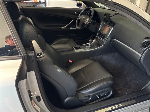 Used 2013 Lexus IS 250C w/ F-Sport Pkg w/Summer Tires RWD image 2