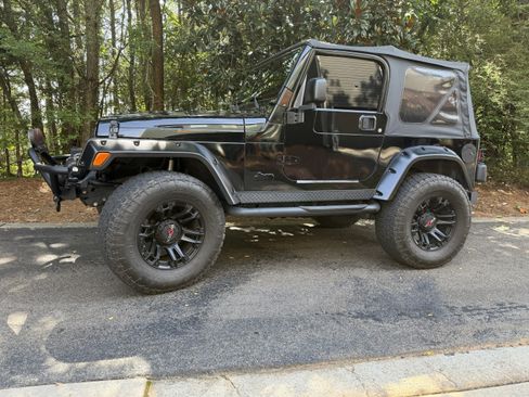Used 2006 Jeep Wrangler X w/ Premium Audio Group AWD/4WD image 4