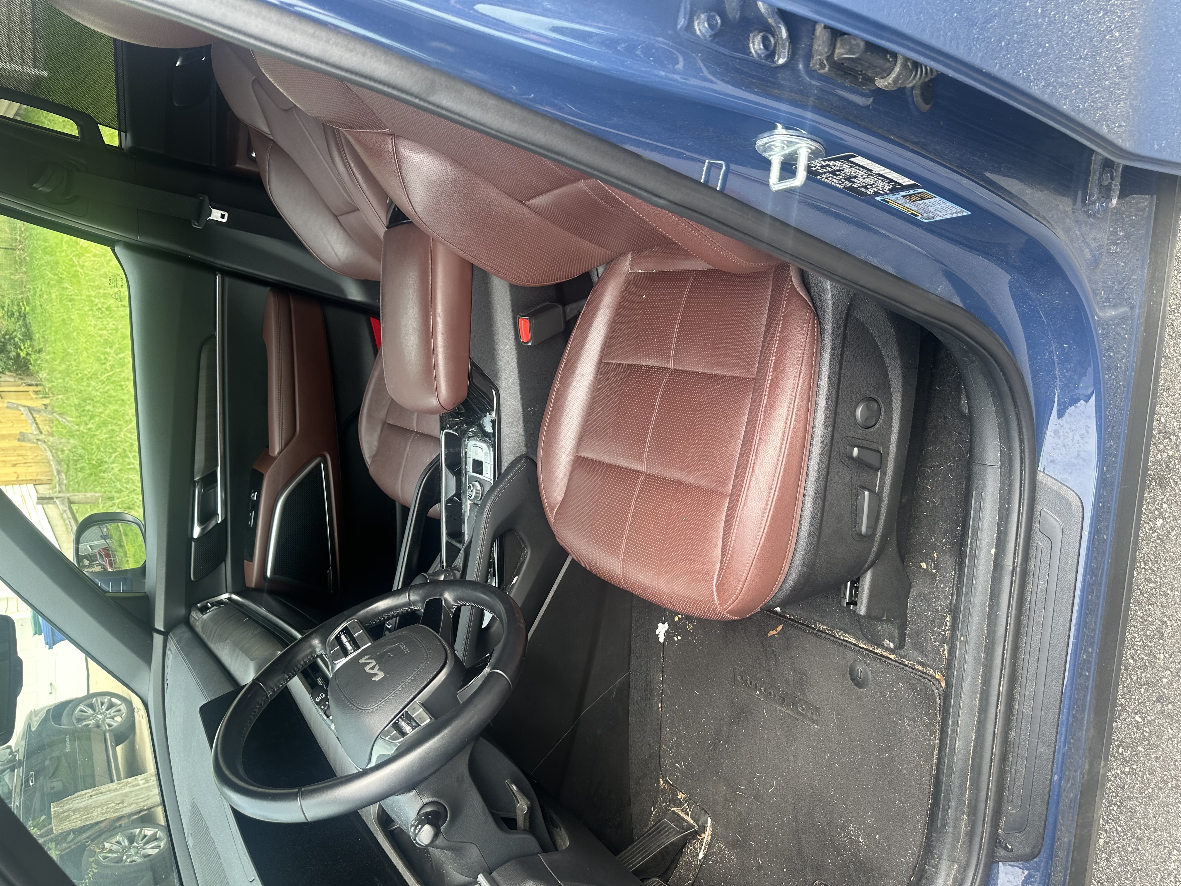 Used 2024 Kia Telluride EX w/ EX Captain's Chair Package FWD image 19