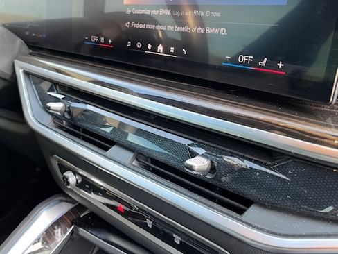 Used 2025 BMW X6 xDrive40i w/ Climate Comfort Package image 10