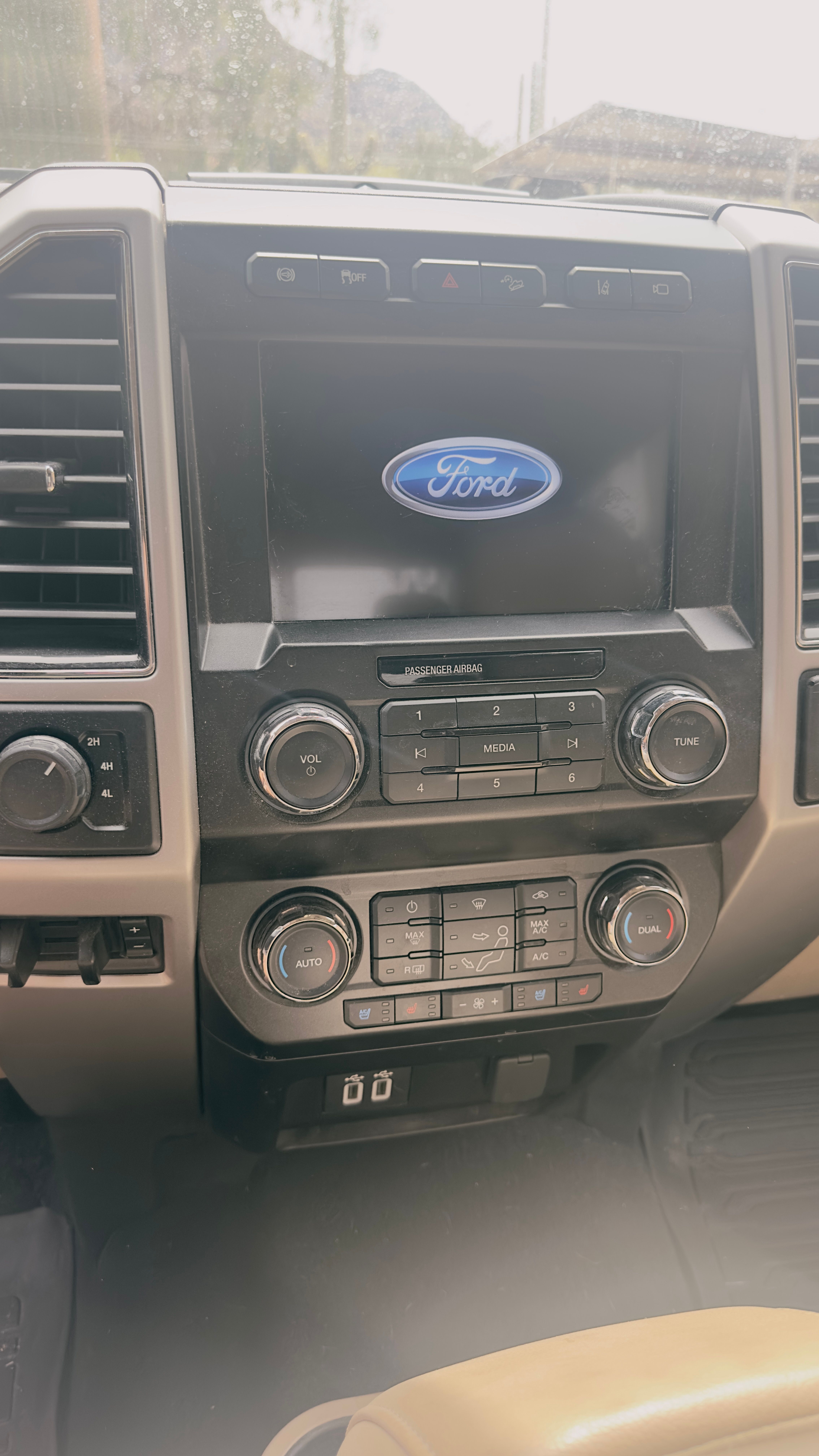 Used 2019 Ford F350 Lariat w/ Tow Technology Bundle AWD/4WD image 16