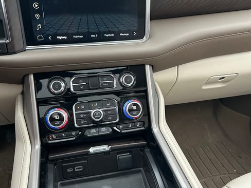 Used 2024 GMC Yukon XL Denali w/ Max Trailering Package image 16