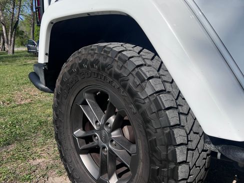 Used 2018 Jeep Wrangler Unlimited Sport image 30