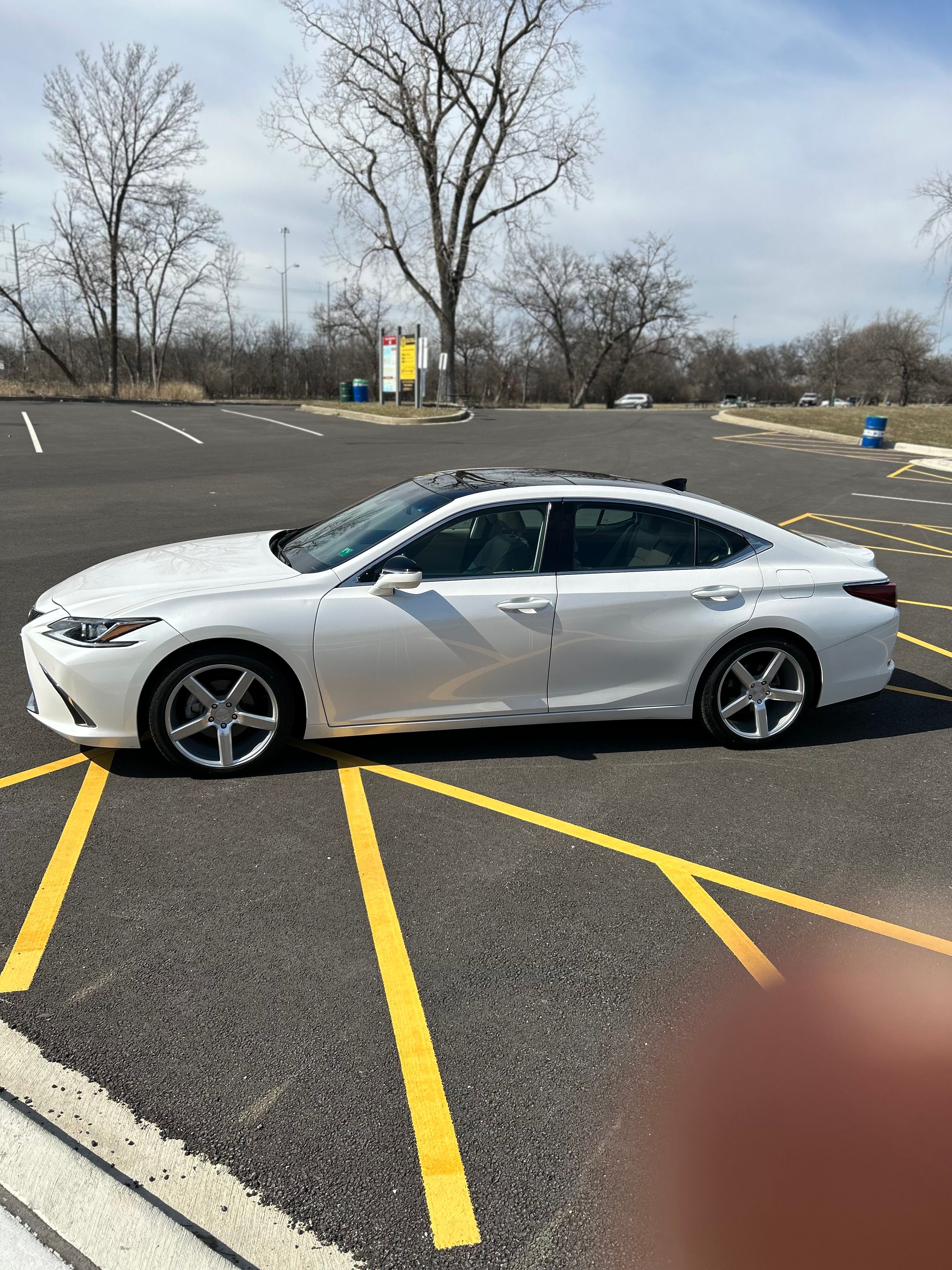 Used 2019 Lexus ES 350 w/ Accessory Package 2 FWD image 4