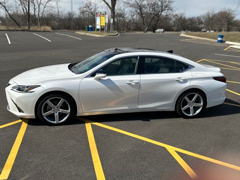 Used 2019 Lexus ES 350 w/ Accessory Package 2 image 4